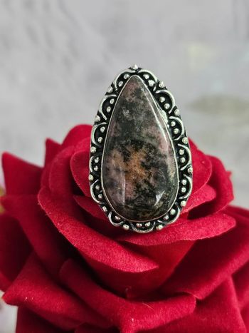 Bague texturee en argent sterling 925 avec pierre rhodonite