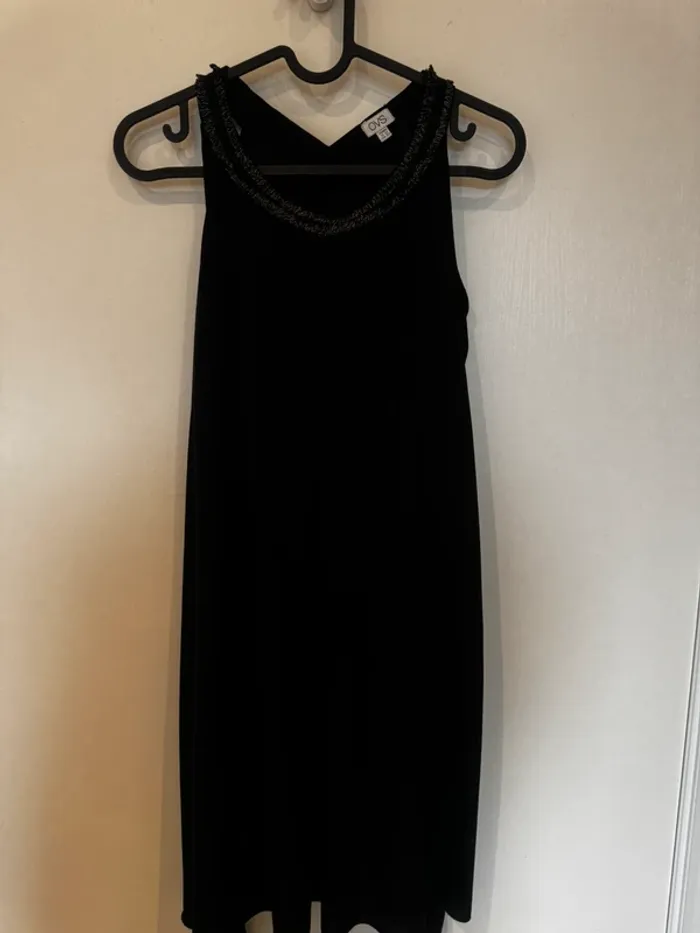 Robe fluide plissée avec ceinture