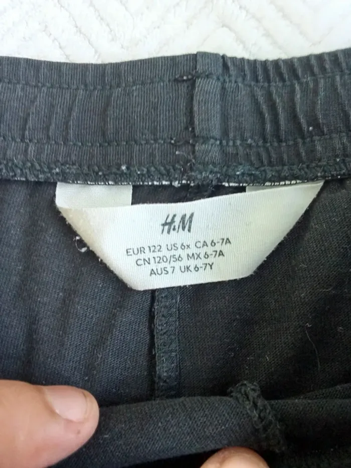 Short garçon ⭐ très bon état ⭐ taille 7 ans ⭐ H&M - photo numéro 2