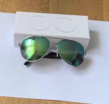 Lunettes de soleil femme neuves