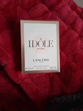 IDOLE Aura