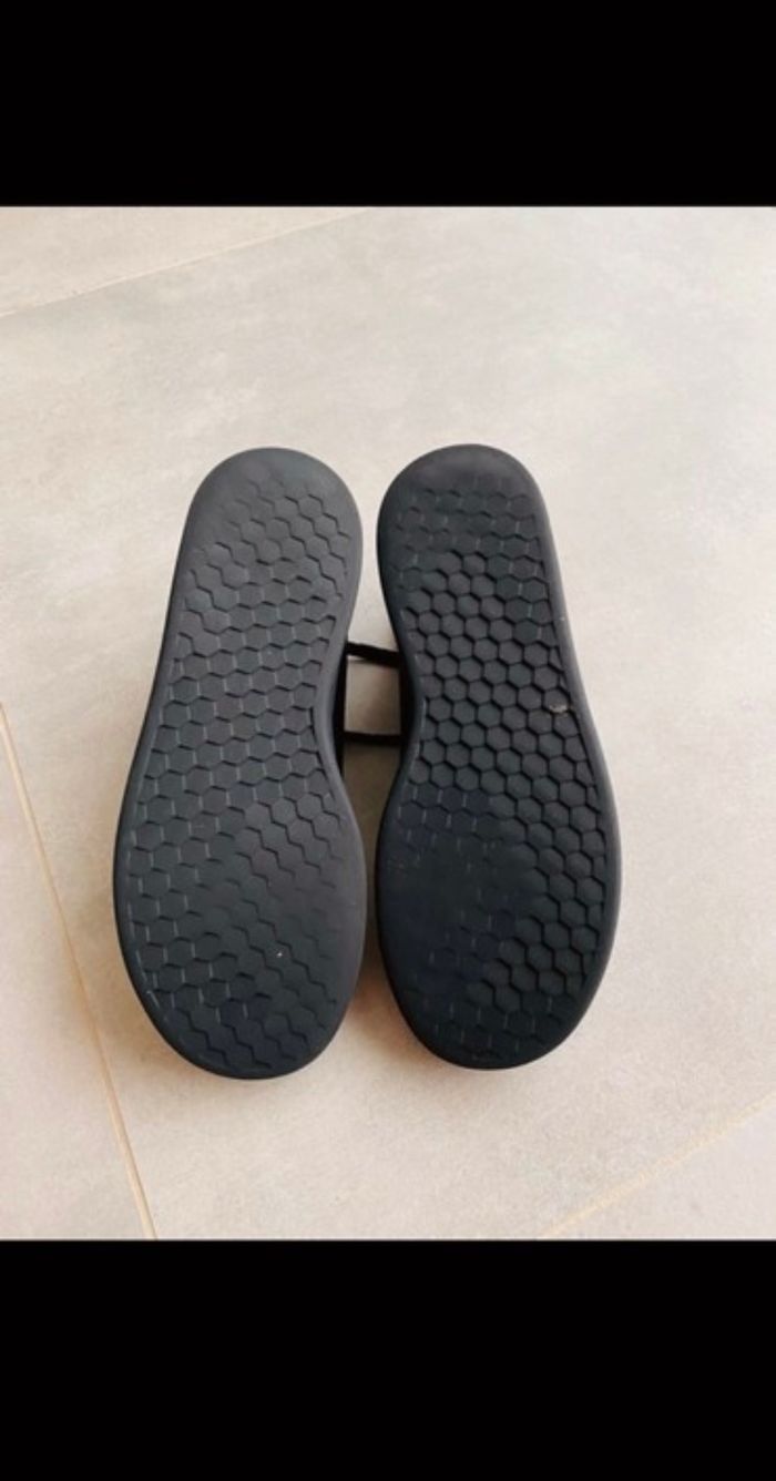 Baskets Adidas pointure 35 - photo numéro 3