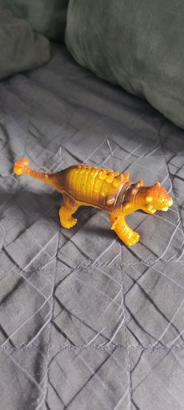 Figurine dinosaure