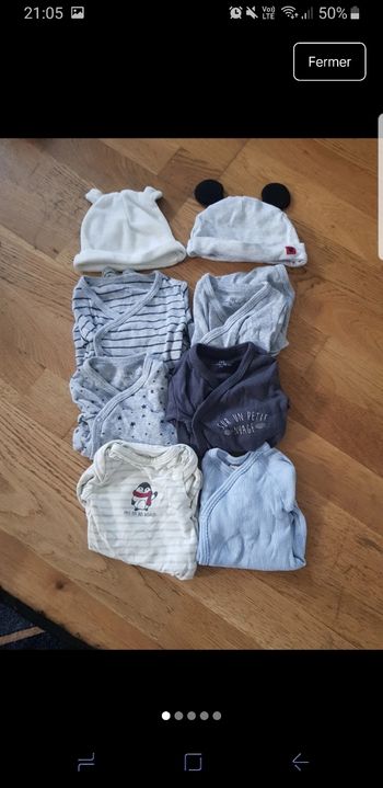 Lot de 6 bodies et 2 bonnets 