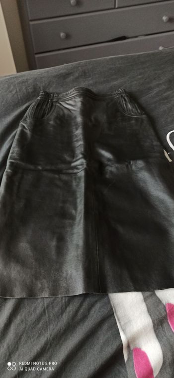 Jupe en cuir véritable t. 40