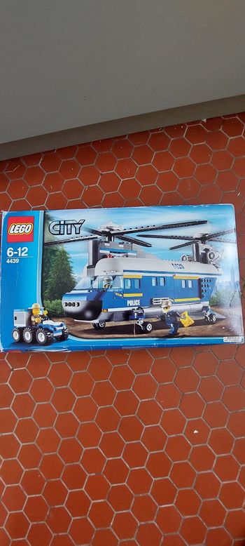 Hélicoptère de police LEGO