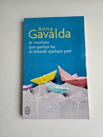 Je voudrais que quelqu'un m'attende quelque part