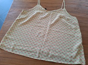 🌼 Débardeur fluide jaune pastel à motifs – bretelles fines