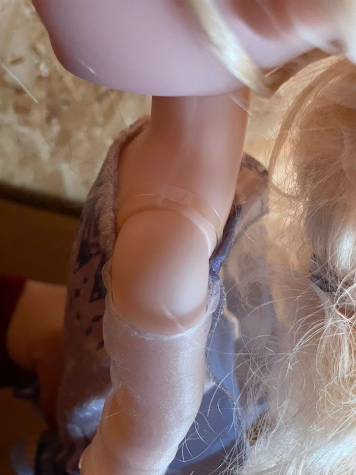Jolie Poupée Disney Elsa de la Reine des neiges - photo numéro 12