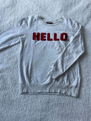 Sweat blanc crème avec écritures à manches longues