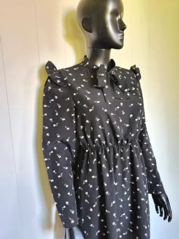 Robe noire fleurie 199 406