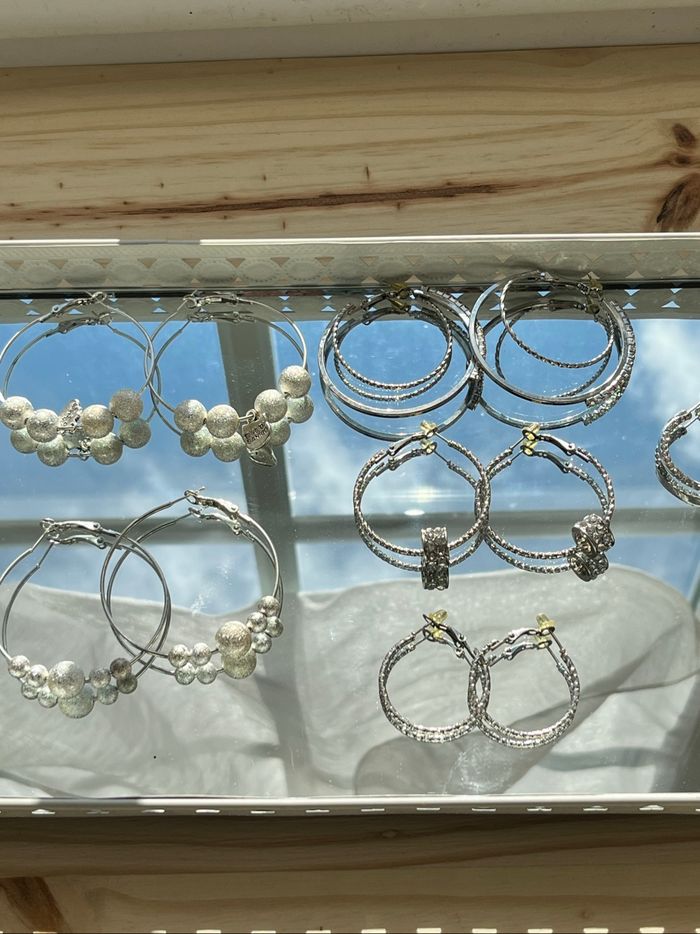 Lot petites créoles coloris argenté Missguided Hello Kitty TBE 🪩 - photo numéro 3