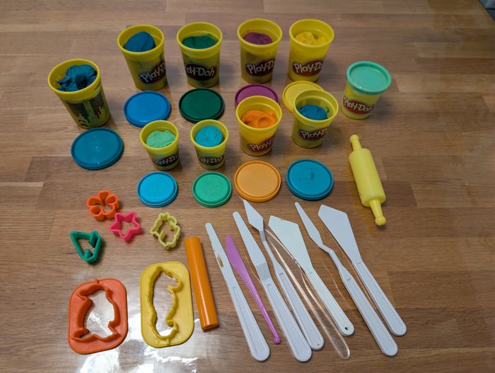 Lot de pâtes à modeler et accessoires pour modeler - photo numéro 2