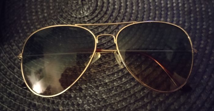 Lunette de soleil en très bon état - photo numéro 3