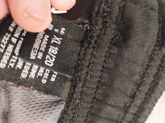 Jogging Fila XL enfant/S en très bon état - photo numéro 5