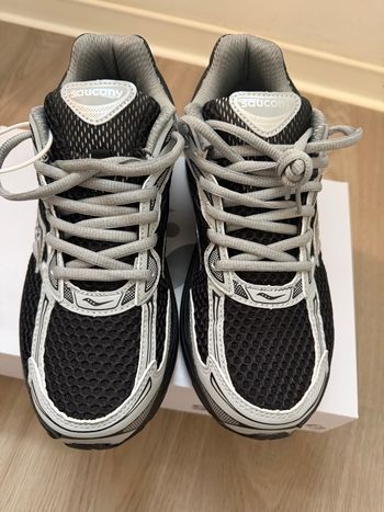 Saucony omni pro grid 9 taille 43 gris / noir 