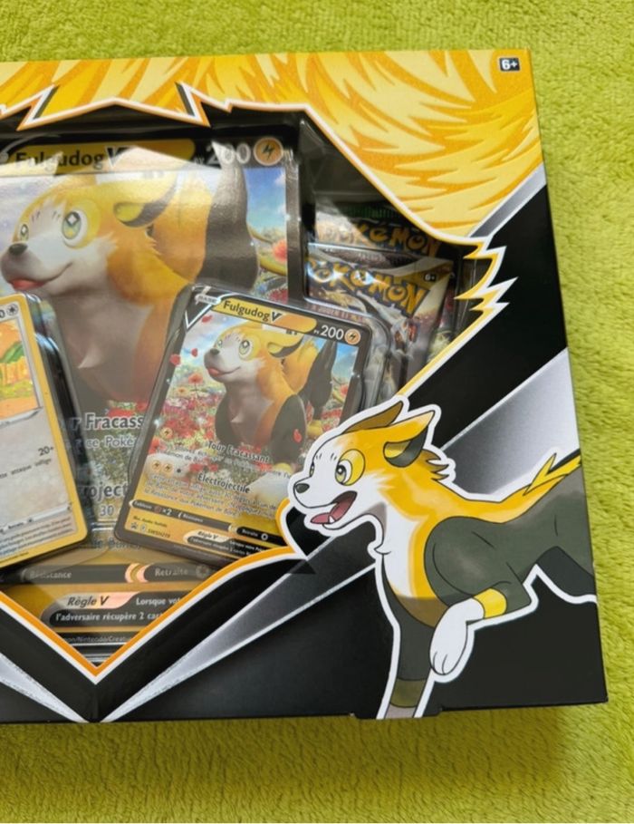 Coffret Pokémon Fulgudog V 4 boosters Neuf et scellé - photo numéro 2