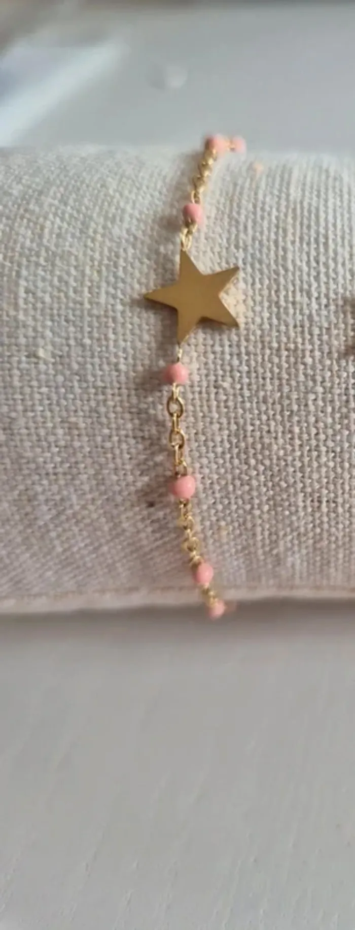 bracelet étoile dorée or perles rose
🌸 en acier inoxydable