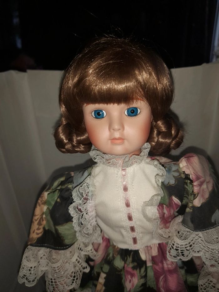 Poupée porcelaine fleurs et dentelles vintage - photo numéro 12