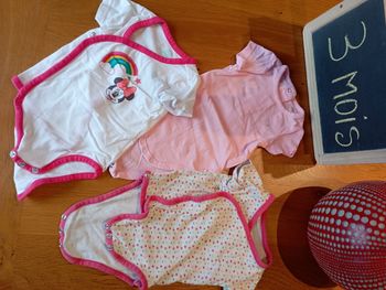 Lot de 3 bodies Orchestra taille 3 mois en très bon état