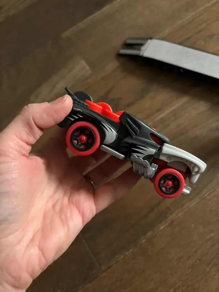 Lot de 4 figurines super-héros et voiture hotwheels Tbe Batman spiderman - photo numéro 10