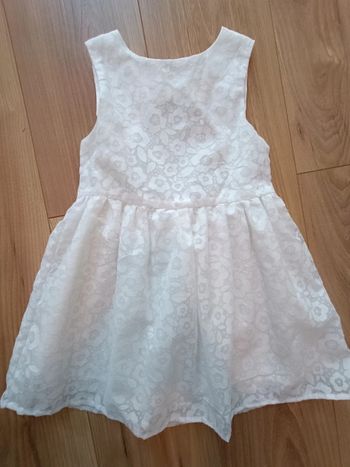 Superbe robe neuve 5 ans