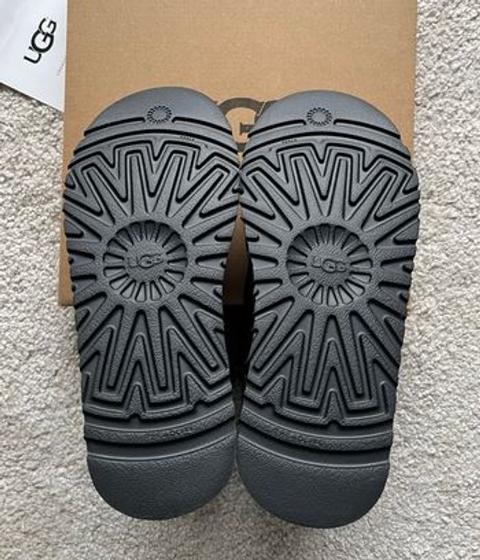 Bottines UGG Mini Platform - Taille 38 - Neuves - photo numéro 4