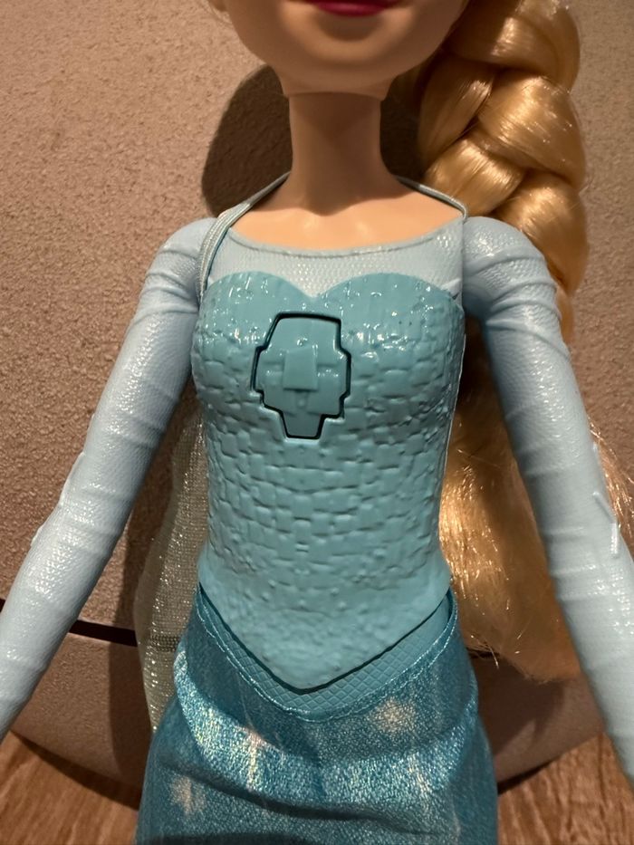 Poupée reine des neige Elsa chantante - photo numéro 3