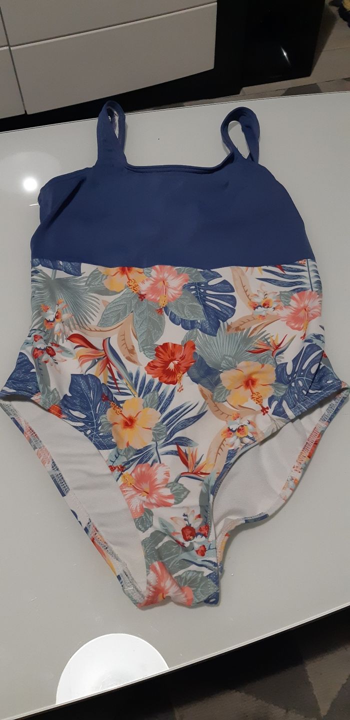 Maillot de bain une pièce taille 12-13 ans