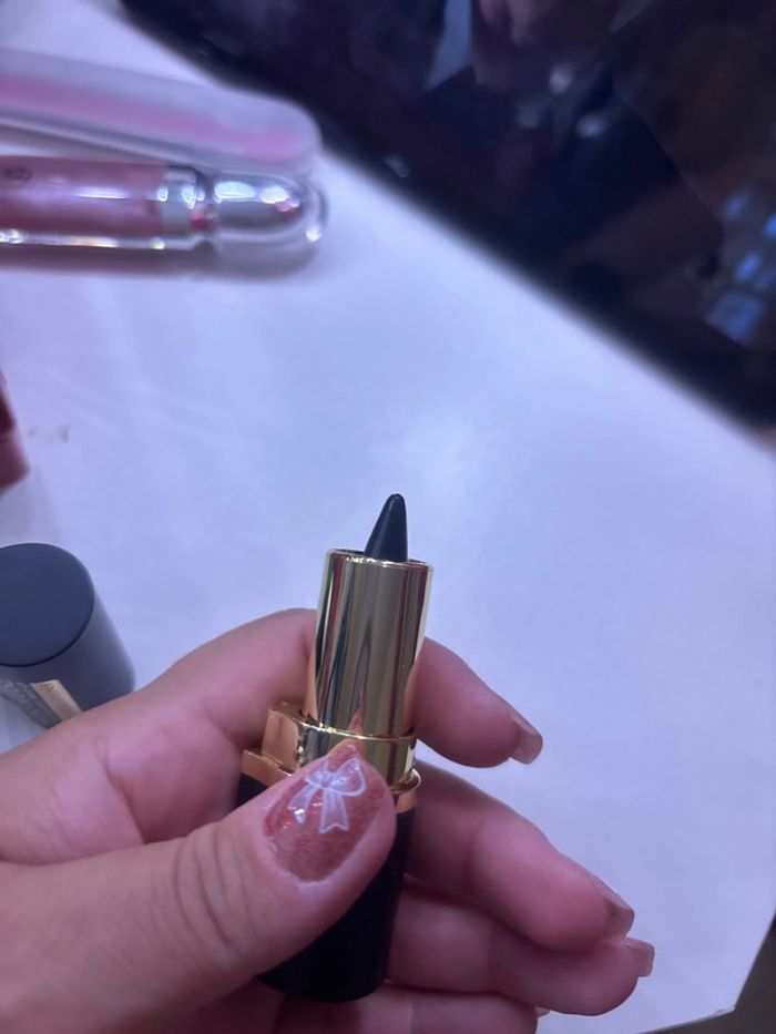 Crayon noir ou Liner - photo numéro 2