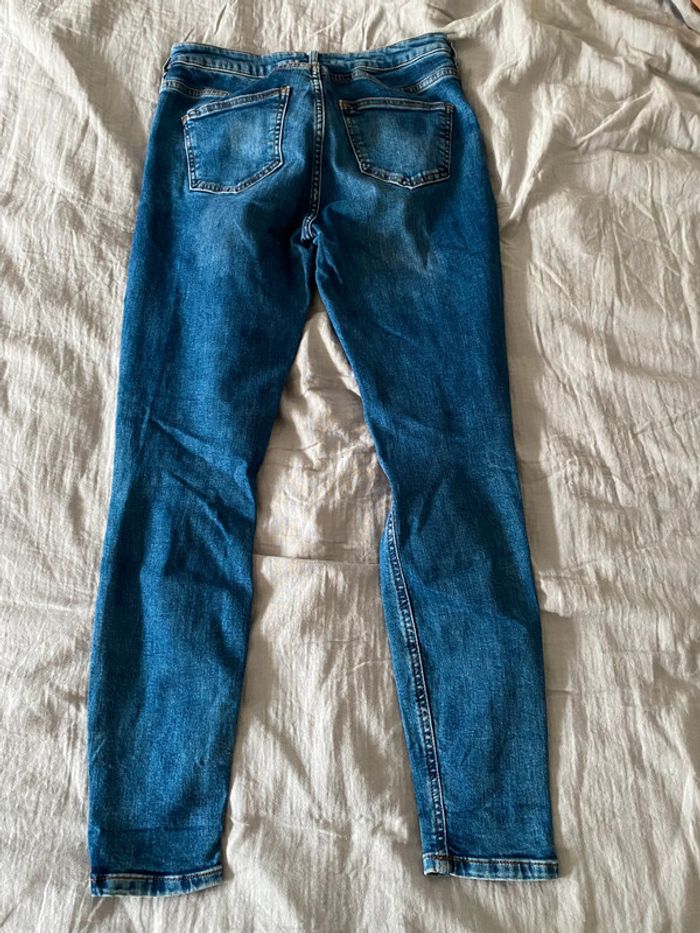 jean troué taille 38 - photo numéro 2