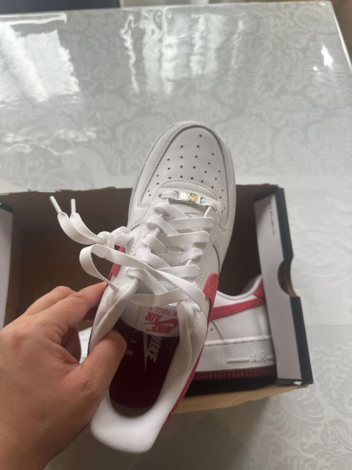 Basket Nike Air Force 1 AF1 rouge et blanches - photo numéro 3