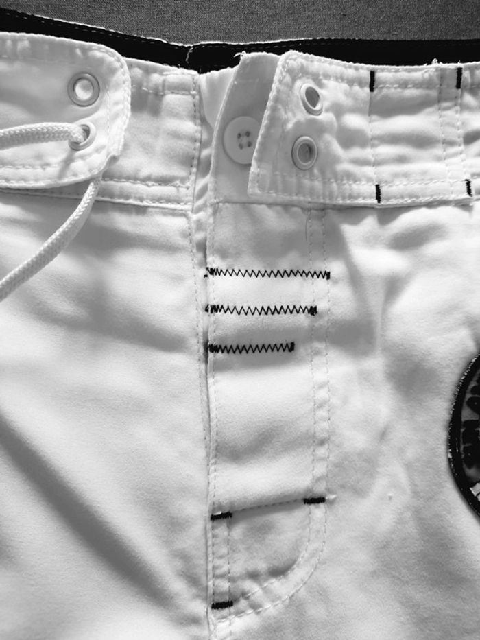 Short de plage blanc & noir - photo numéro 3