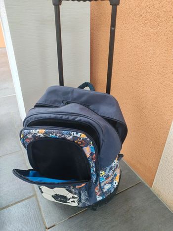 Cartable à roulette et poignée