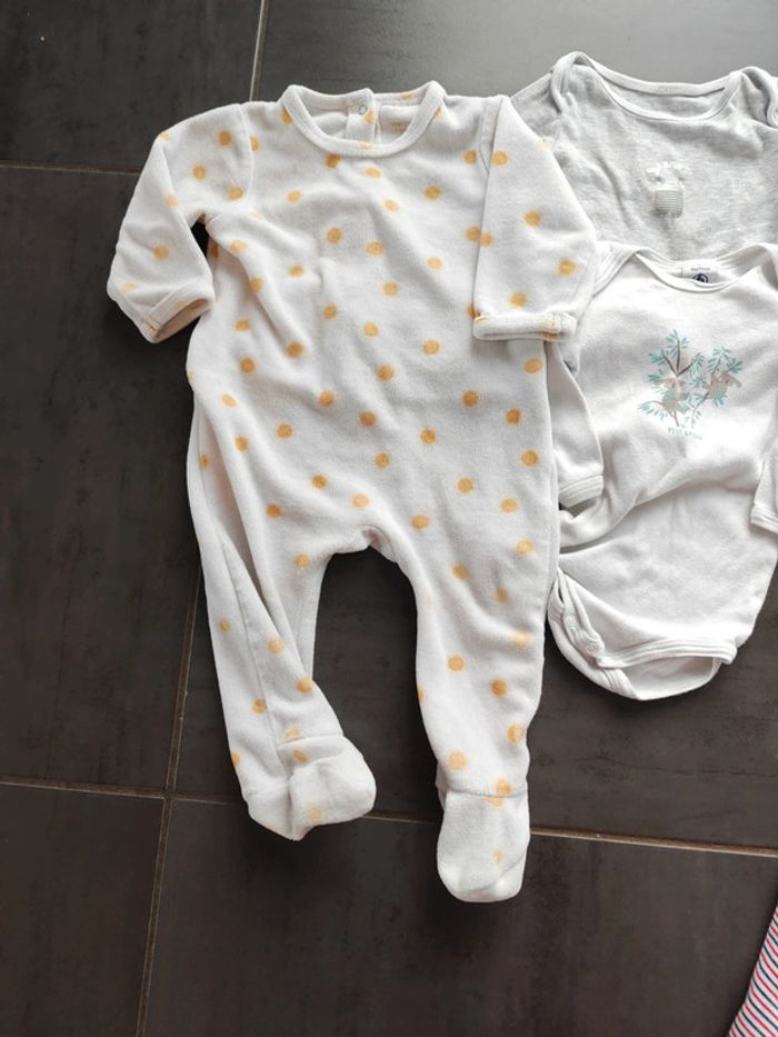 Lot pyjama bodies 9 mois - photo numéro 3