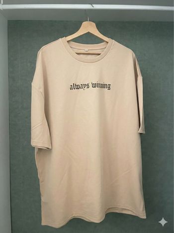 T-shirt Always Winning beige – main squelette cartes As, style poker streetwear