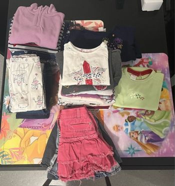 Lots de 27 vêtement 4 ans fille