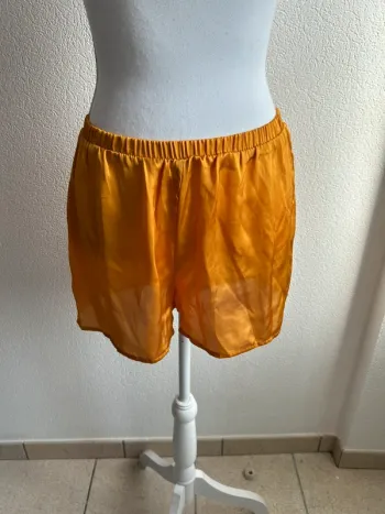 Short jaune moutarde