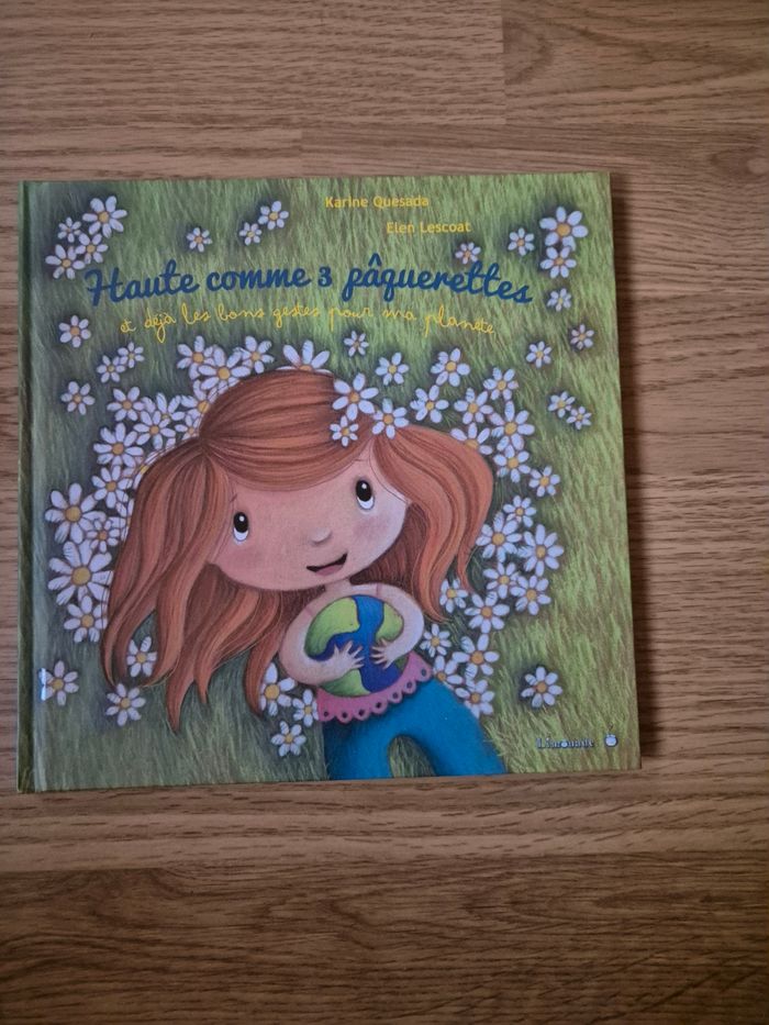 Livre haute comme 3 pâquerettes en très bon état