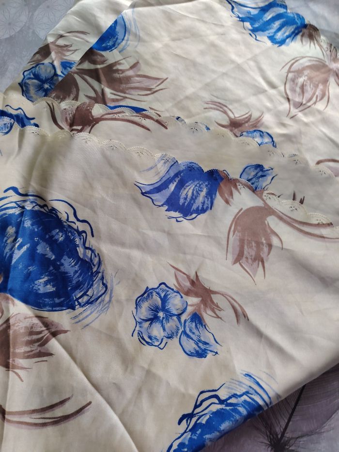 Très jolie nappe ronde en tissu - photo numéro 2