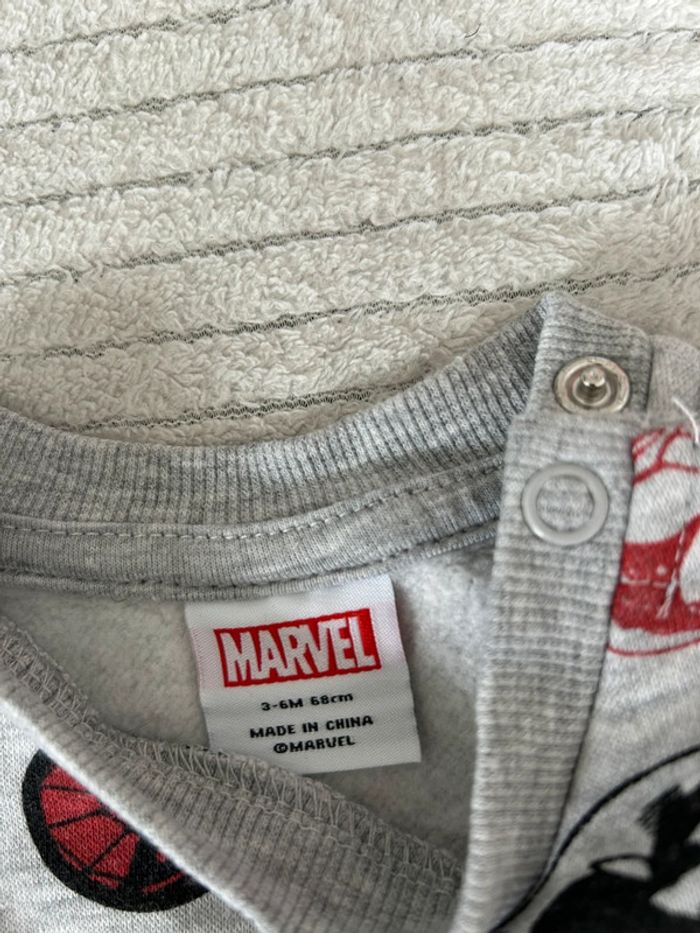 Pull Marvel gris - photo numéro 2