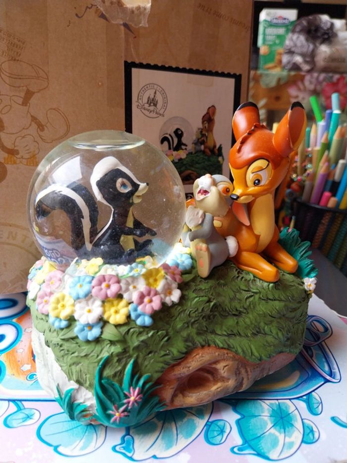 Snowglobe disney musical disneyland Paris bambi - photo numéro 2