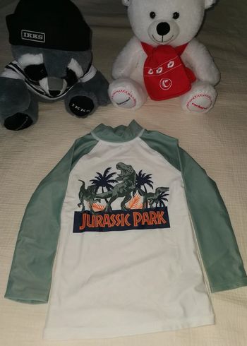 Tee-shirt anti-uv jurassic Park neuf Taille 5 ans