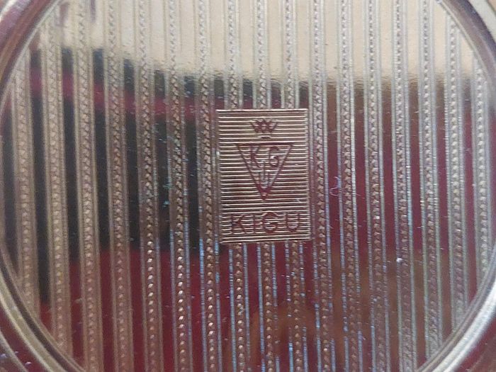 Poudrier miroir ancien doré de la marque KIGU années 1960 - photo numéro 6