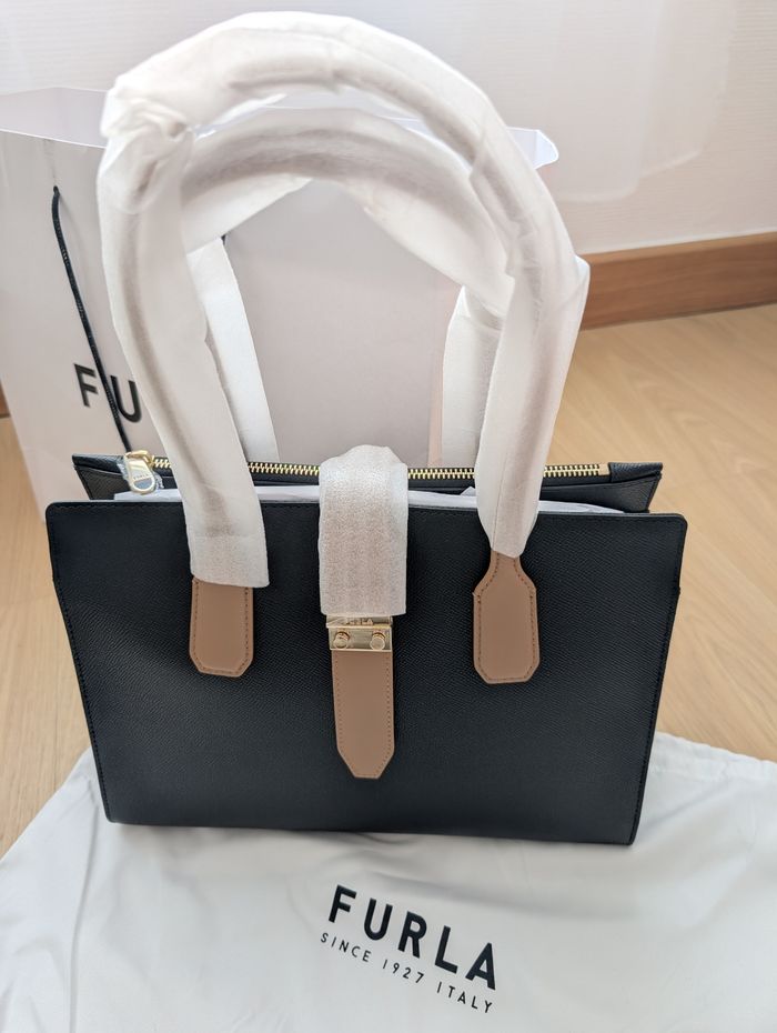 Sac a main Furla Metro M Tote - totalement neuf - photo numéro 2
