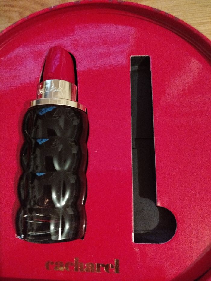 Yes i am Cacharel - photo numéro 2