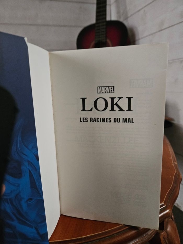 Livre disney marvel 'LOKI' - photo numéro 2