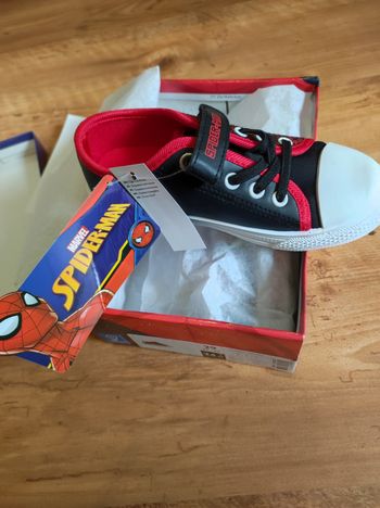 Chaussures basket sneakers taille 29 Marvel Spider-Man lumineuse neuves