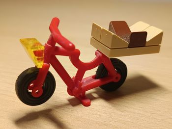 🚲❤️🧺 Mini vélo Lego rouge sans roue ; mais avec pneus et "panier" inclus 