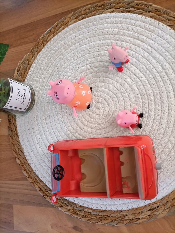 Voiture Peppa Pig et 3 personnages Maman Pig Georges et Peppa - photo numéro 8